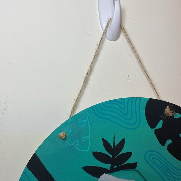 🎁 | Chameleon Skeleton Wooden Hanging Sign 11.5in hand painted original - Picture 10 of 11